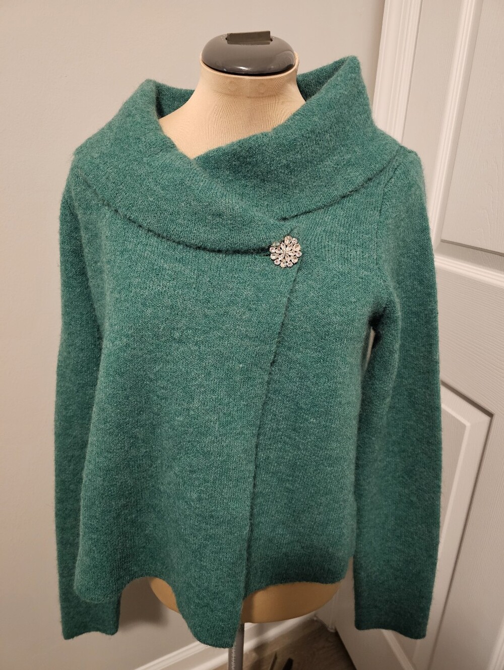 Adrienne Vittadini NWT Teal Draped Cowl Neck Sweater with Brooch Sz M